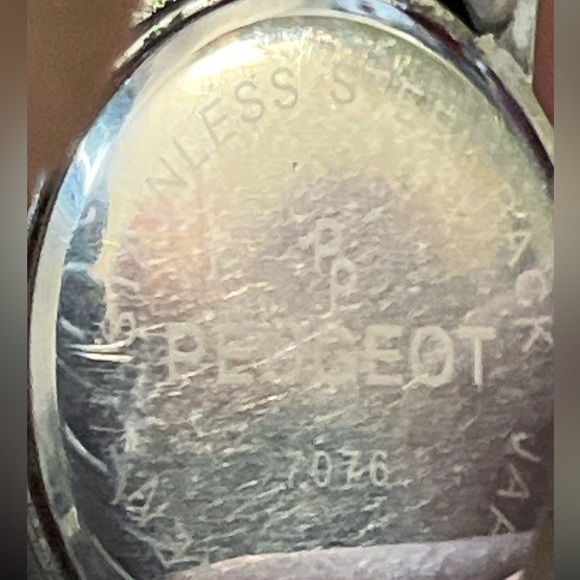 Peugeot Gold w/ Rhinestones Stainless Steel Watch Back New Battery March 2025 - Picture 7 of 7